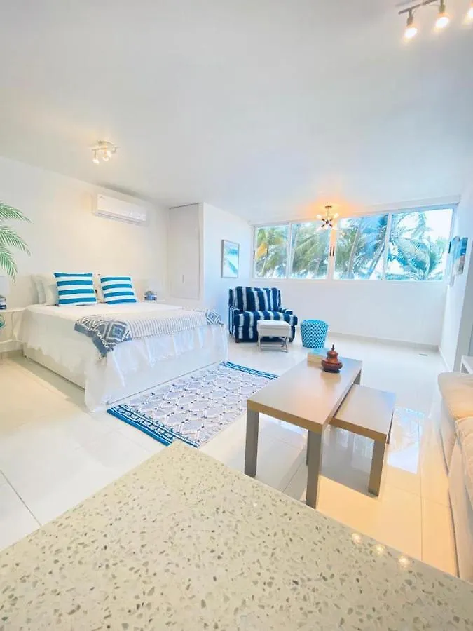 Kasa Las Palmas Ocean View Beachfront Condo Pool 圣胡安