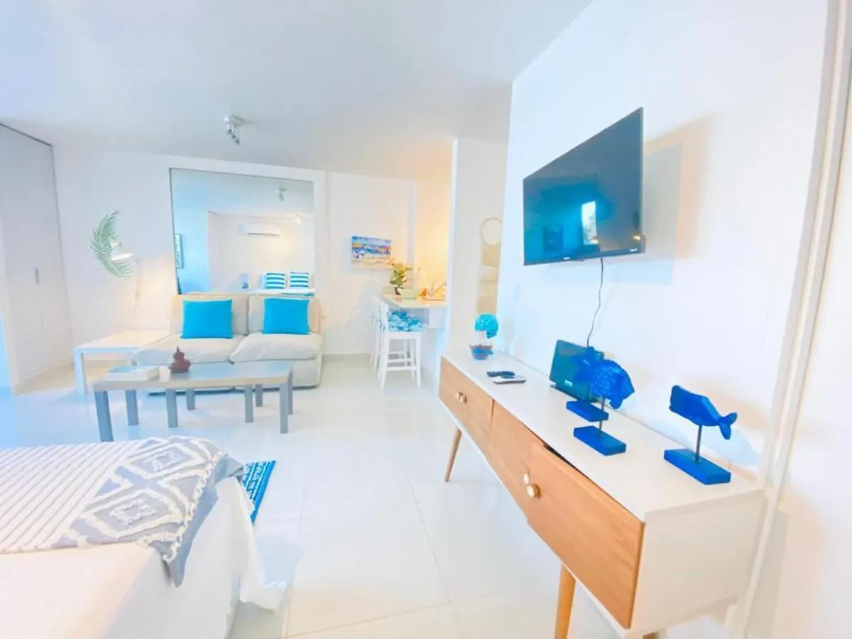 Kasa Las Palmas Ocean View Beachfront Condo Pool 圣胡安 0*,  波多黎各